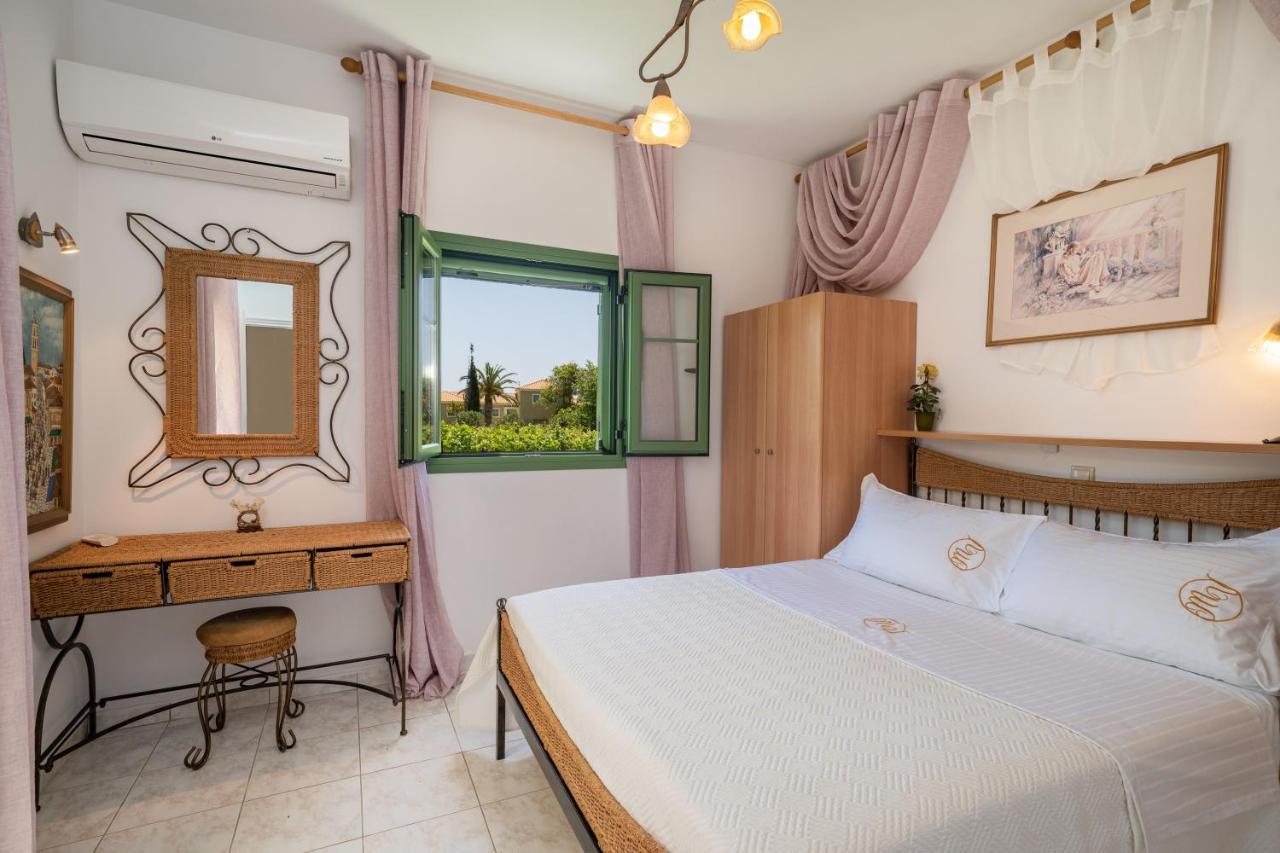 Monambeles Villas Svoronata Luaran gambar