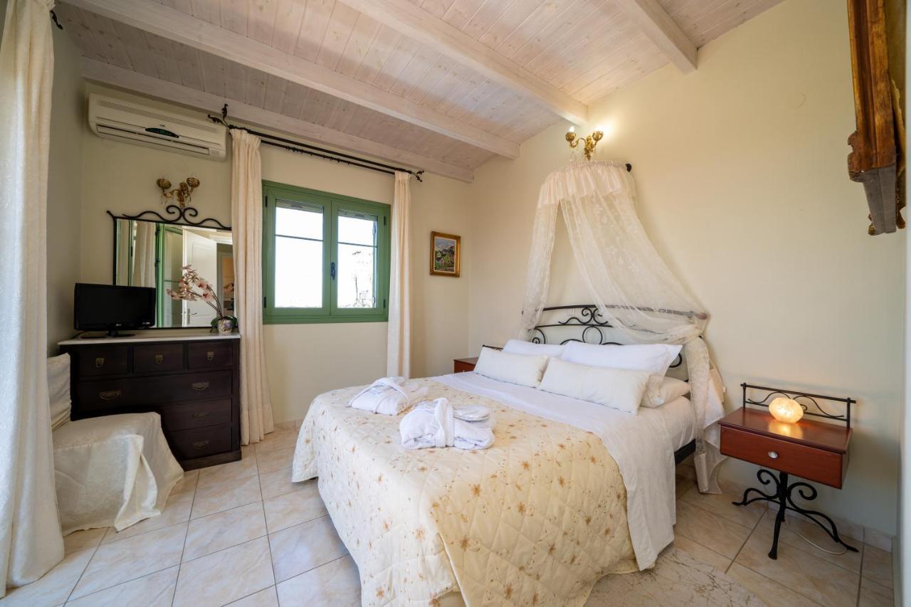Monambeles Villas Svoronata Luaran gambar