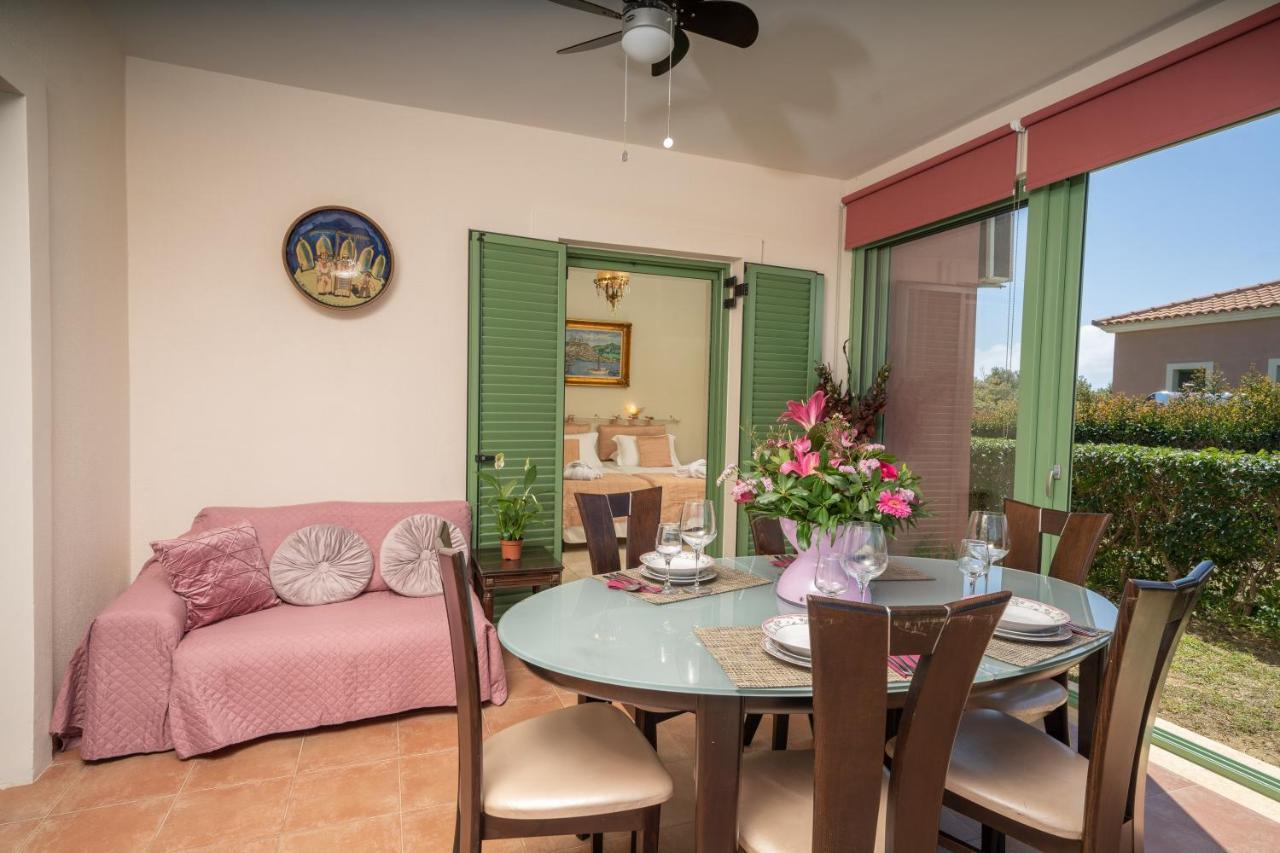 Monambeles Villas Svoronata Luaran gambar