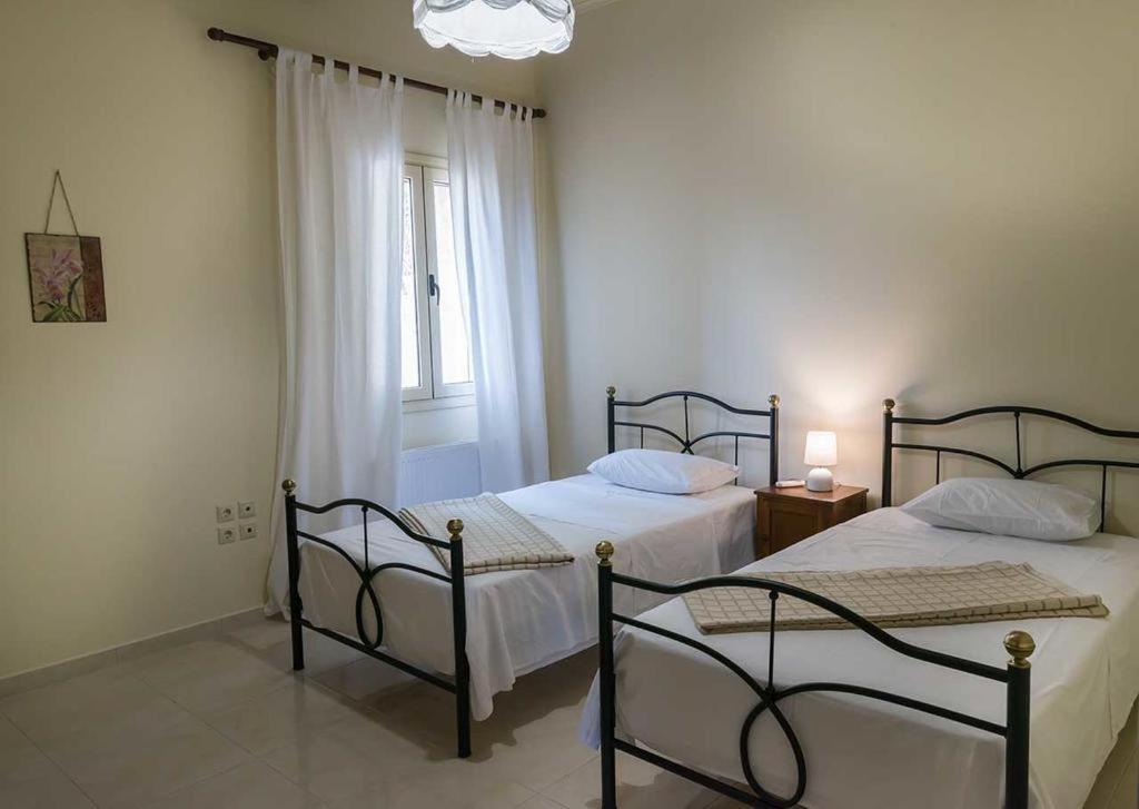Monambeles Villas Svoronata Luaran gambar